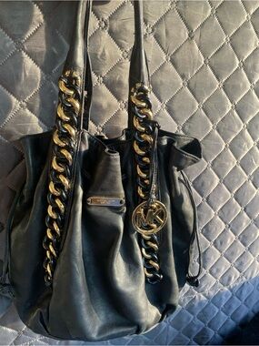 VTG Michael Kors ID Chain Large North/South Hobo Tote Bag Black Leather Gold